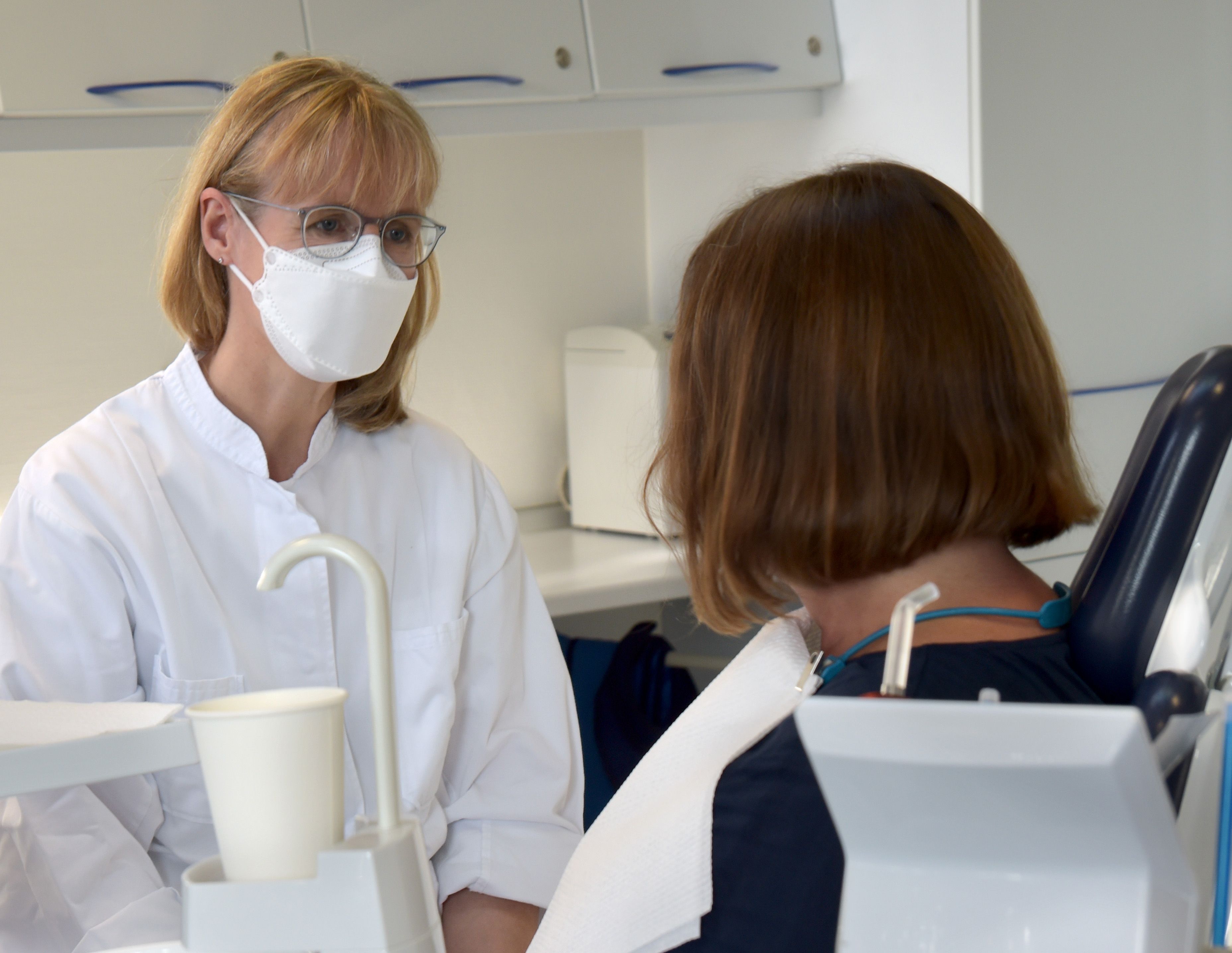 Ärztin und Patientin im Gespräch