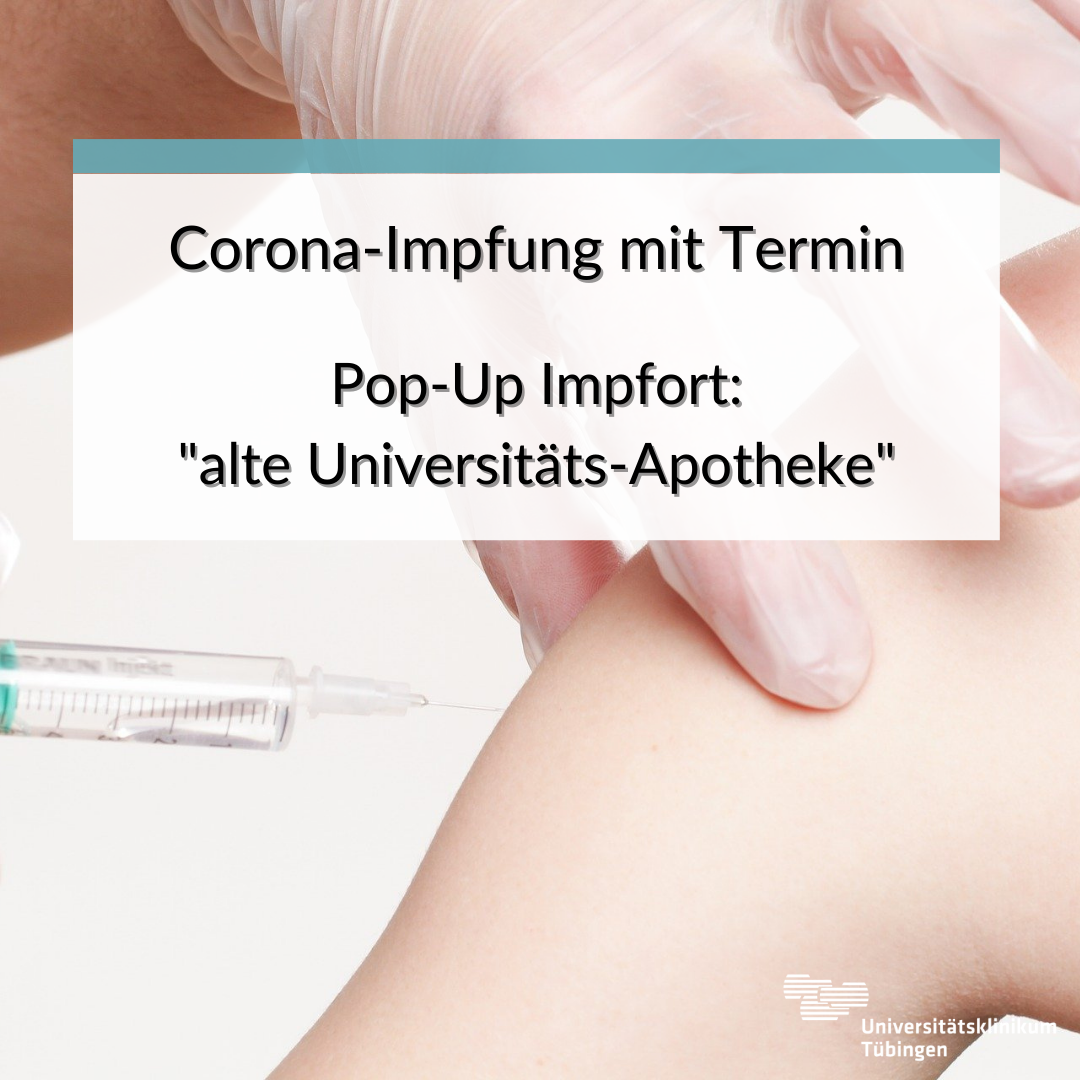 Frau wird in den Arm gespritzt.