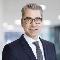 Porträt Prof. Dr. Dr. Christian Schlensak