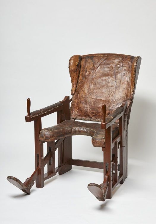 Original Gebärstuhl der Frauenklinik aus dem 19.Jahrhundert