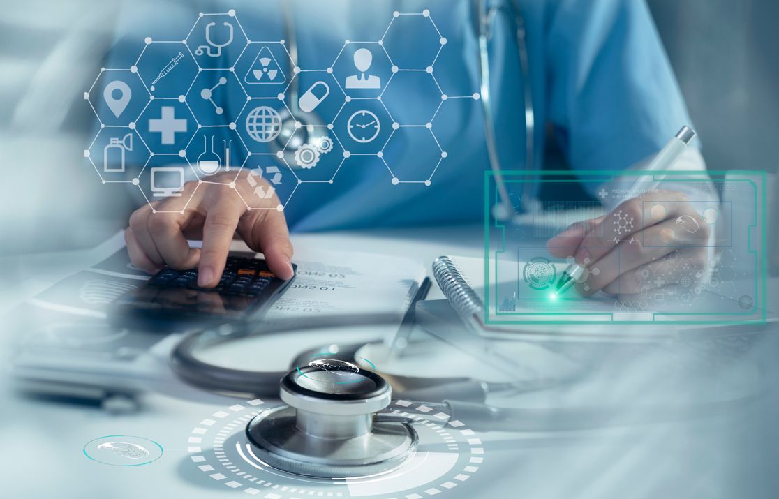 Symbolbild: Arzt und Stethoskop in Vordergrund