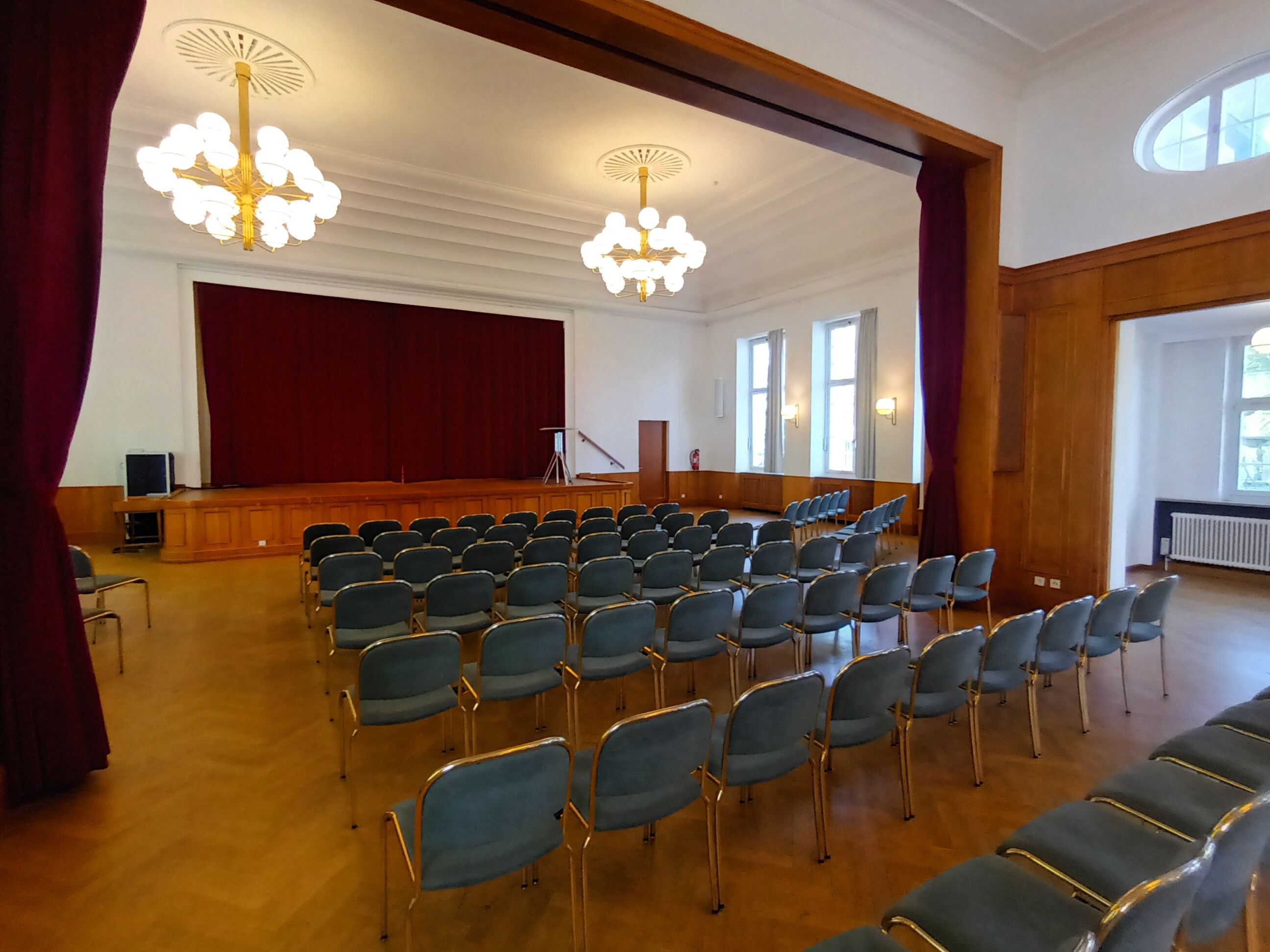 Sporttänzerin mit Ball