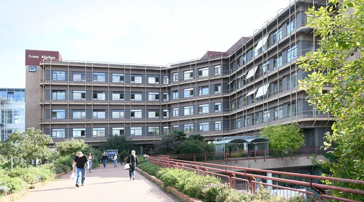 Eingang zu den Crona Kliniken