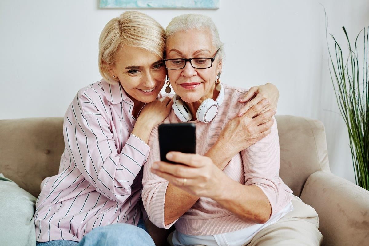 Frauen am Smartphone