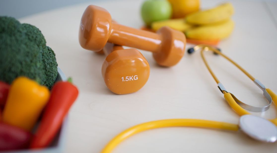 Hantelgewicht und Stethoskop