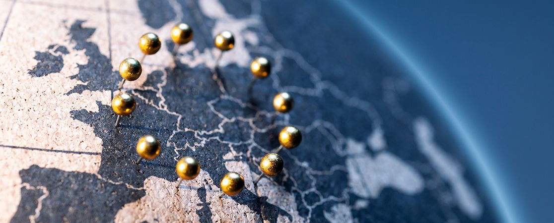 Symbolbild: Weltkarte mit EU-Symbol