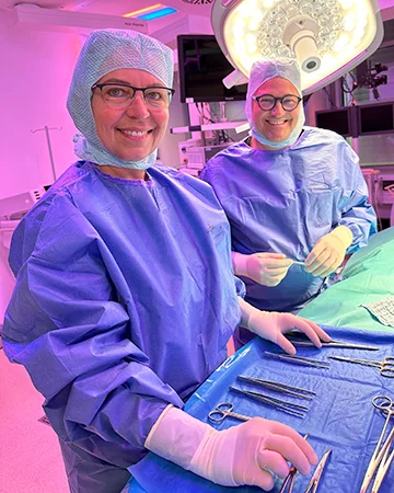 Prof. Hirt und Frau Hagen im OP