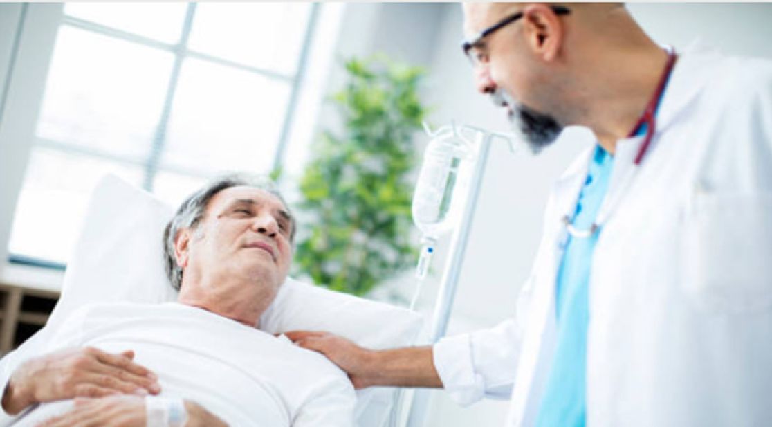 Schmuckbild: Arzt und Patient am Krankenbett