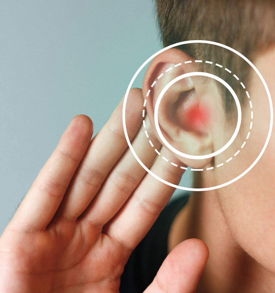 Mann hält sich mit der Hand ans ohr