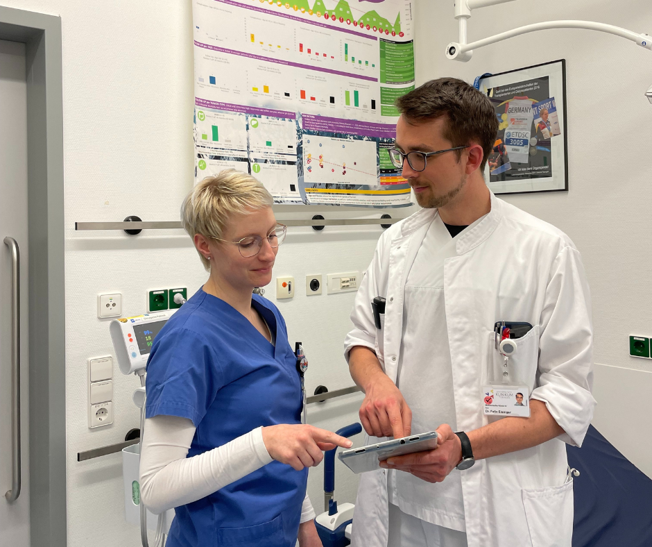 Arzt und Pflegekraft