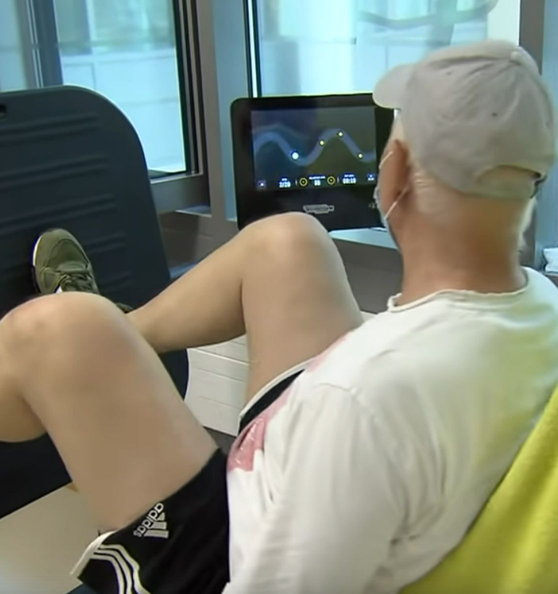 Video-Thumbnail: Patient an Trainingsgerät