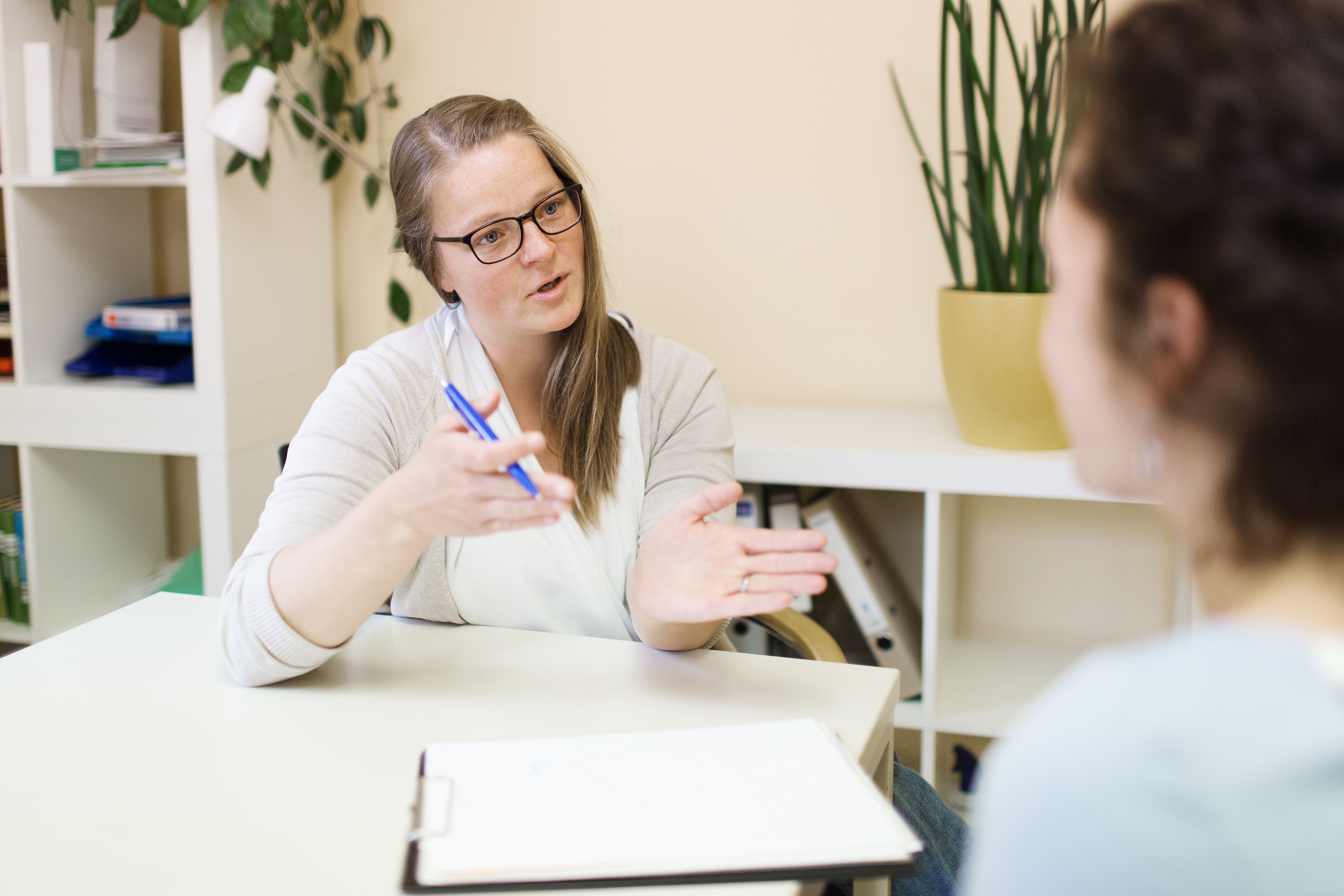 Schmuckbild: Logopädin im Gespräch