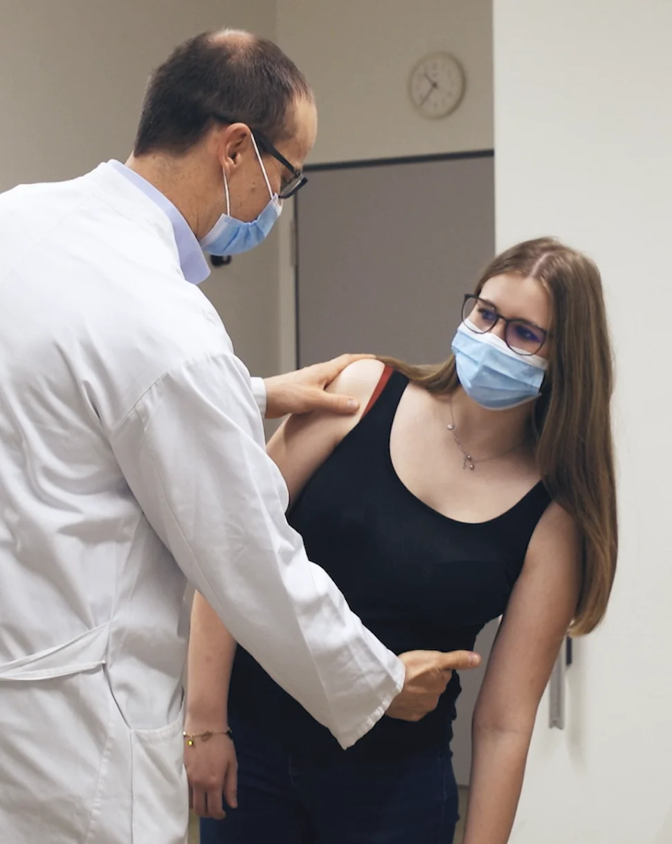 Untersuchung einer Skoliosepatientin