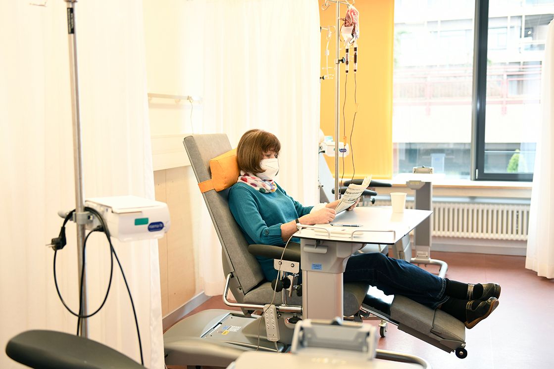 Patientin bei der Behandlung