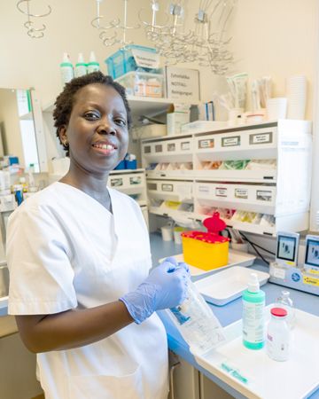 Linda Kamakou im Labor