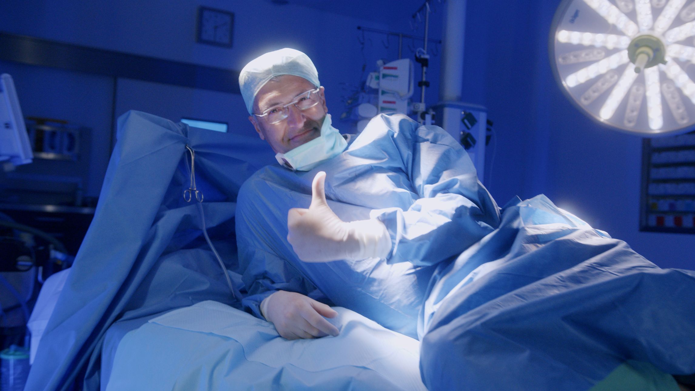 Prof. Nadalin auf dem OP-Tisch