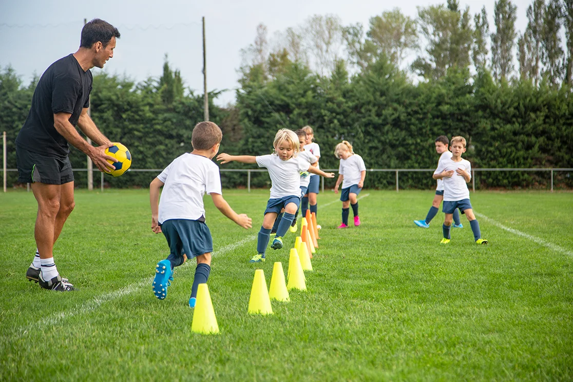Kinder beim Fuißballtraining