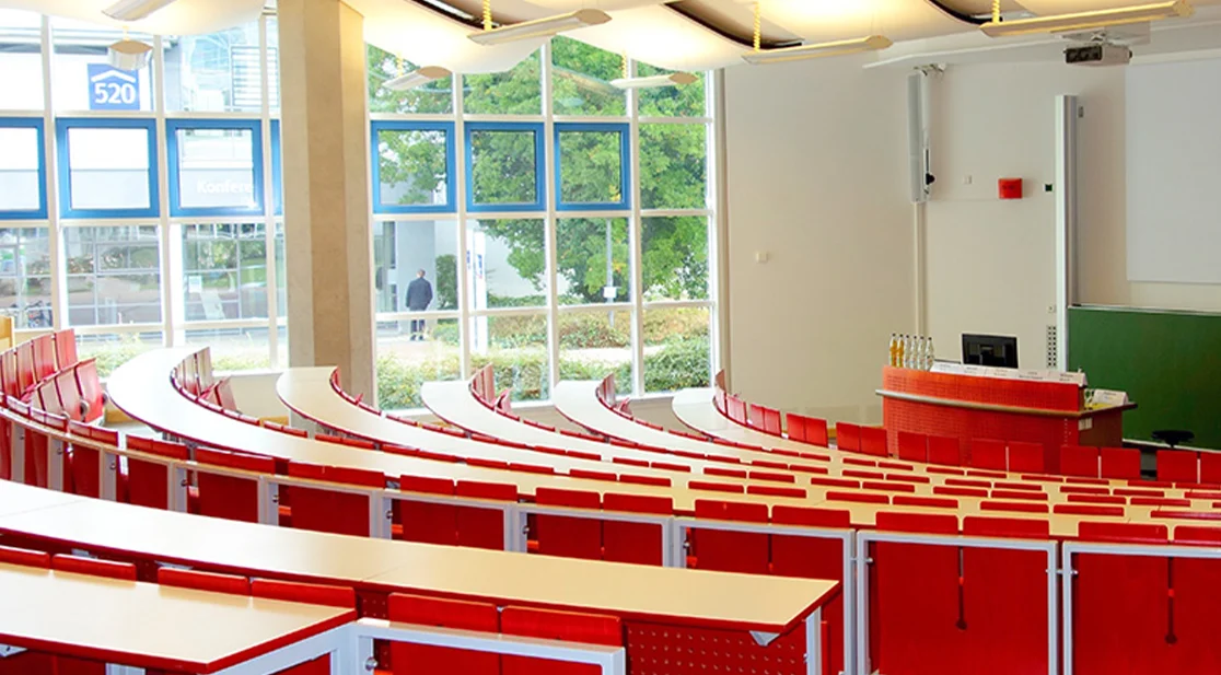 Schmuckbild: Leerer Hörsaal