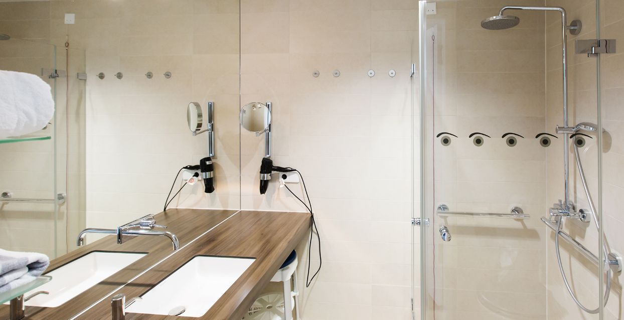 Nasszelle im Komfortzimmer der Augenklinik