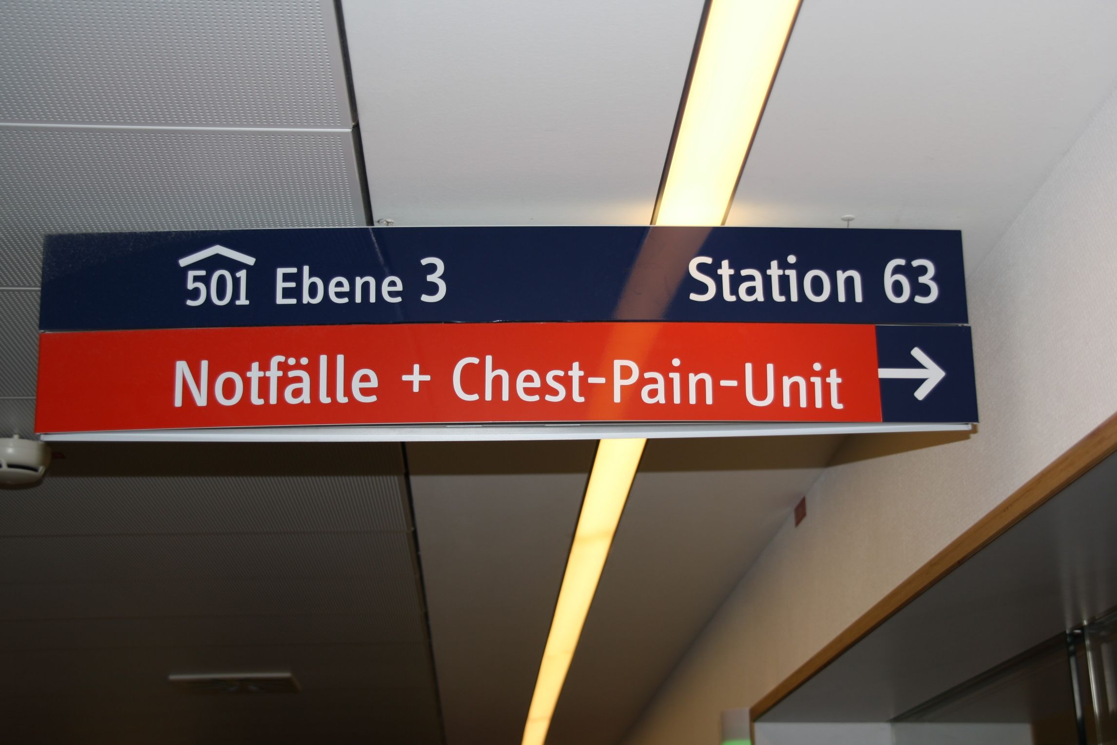 Schild zur Station 63