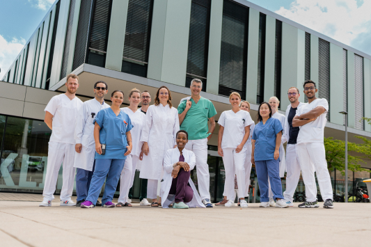 medizinisches Personal vor der HNO