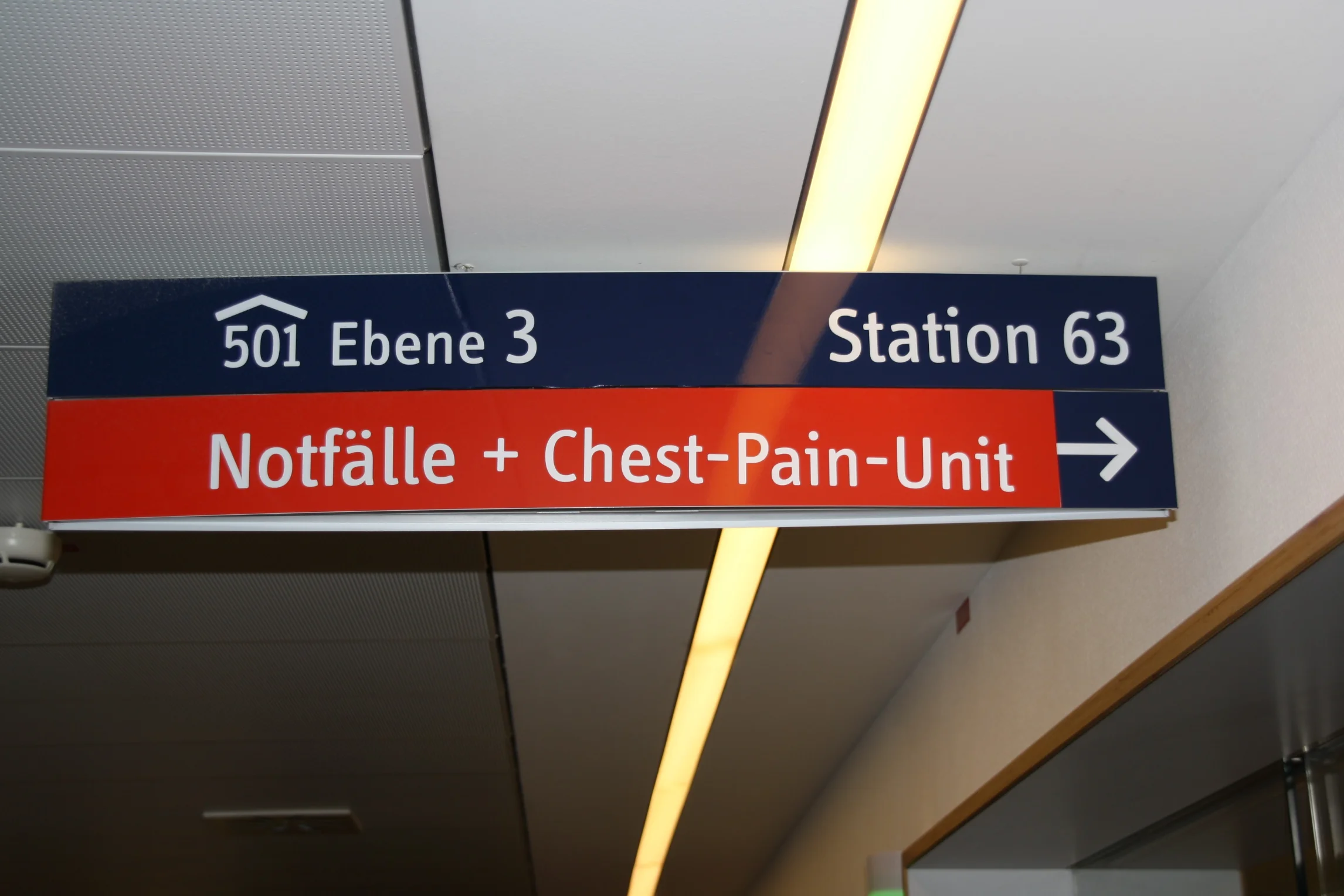 Schild zur Station 63