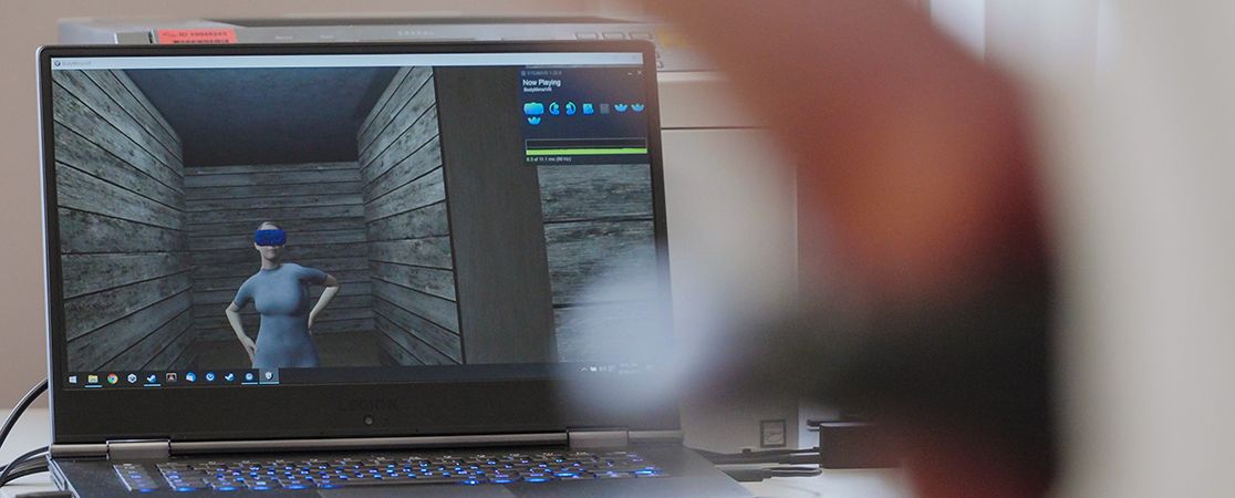 Zwei Frauen mit einer VR Brille