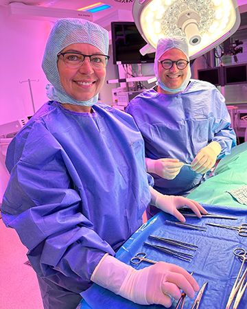 Prof. Hirt und Frau Hagen im OP