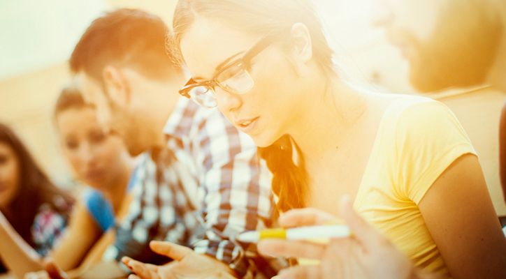 Schmuckbild: Studierende im Hörsaal