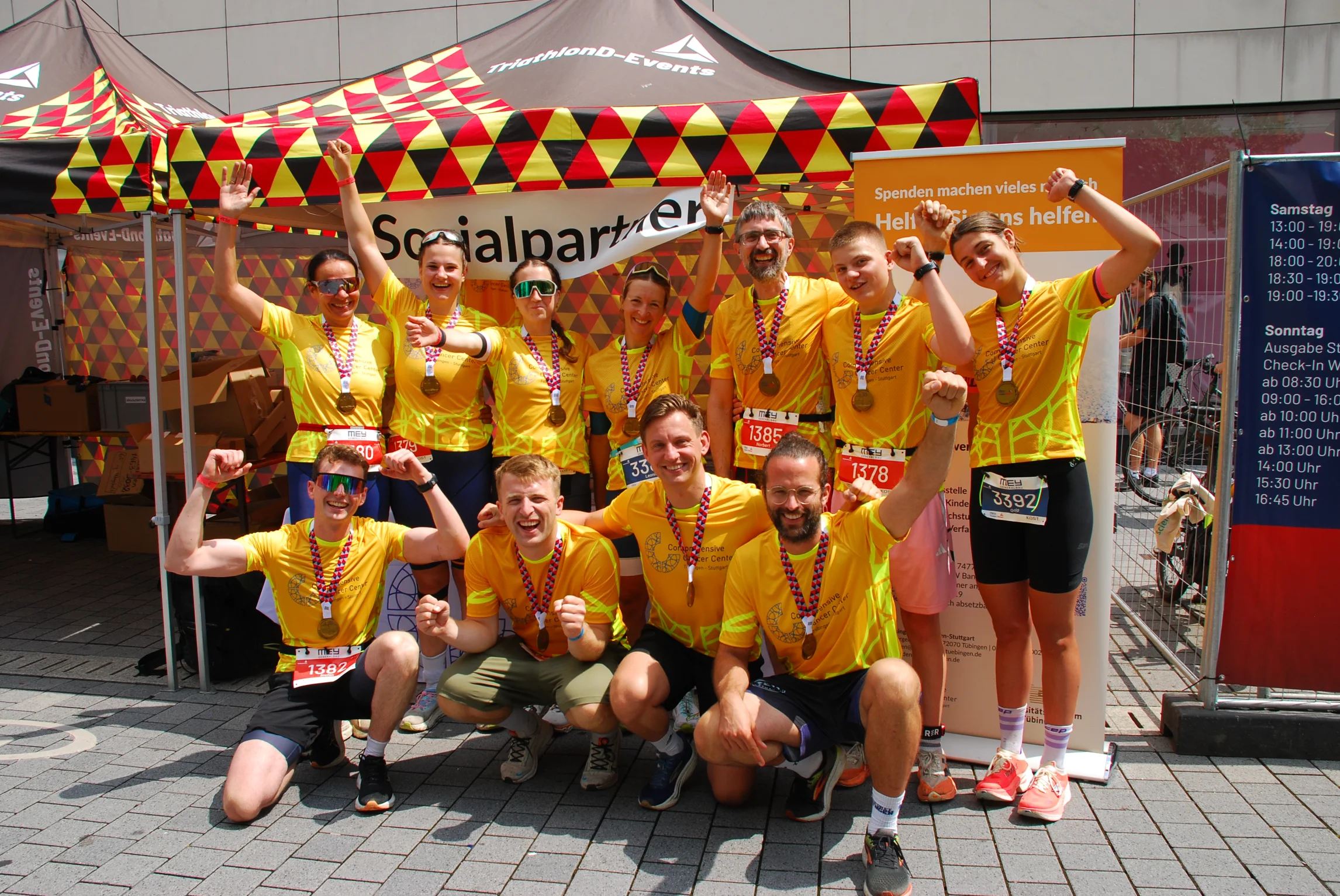 CCC Race Team jubelnd beim Mey Generalbau Triathlon