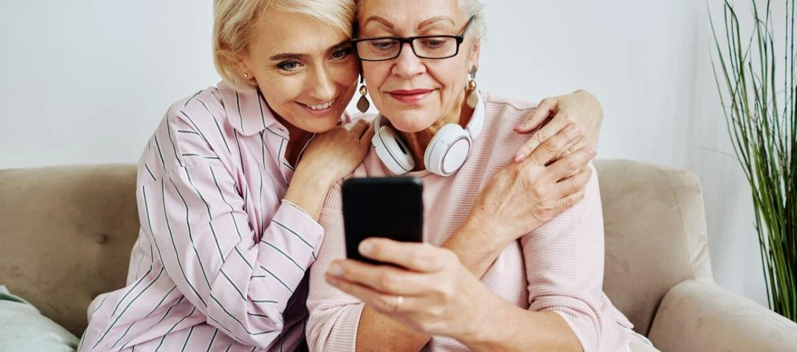 Frauen am Smartphone