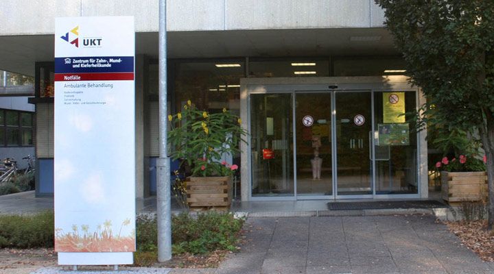 Eingang Zahnklinik