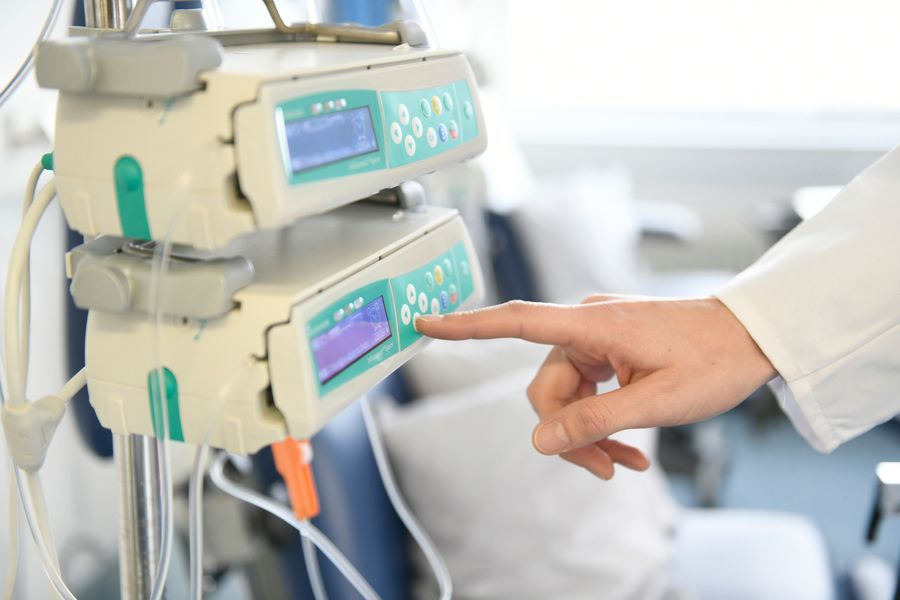 Patientin erhält Betreuung in der Tagesklinik