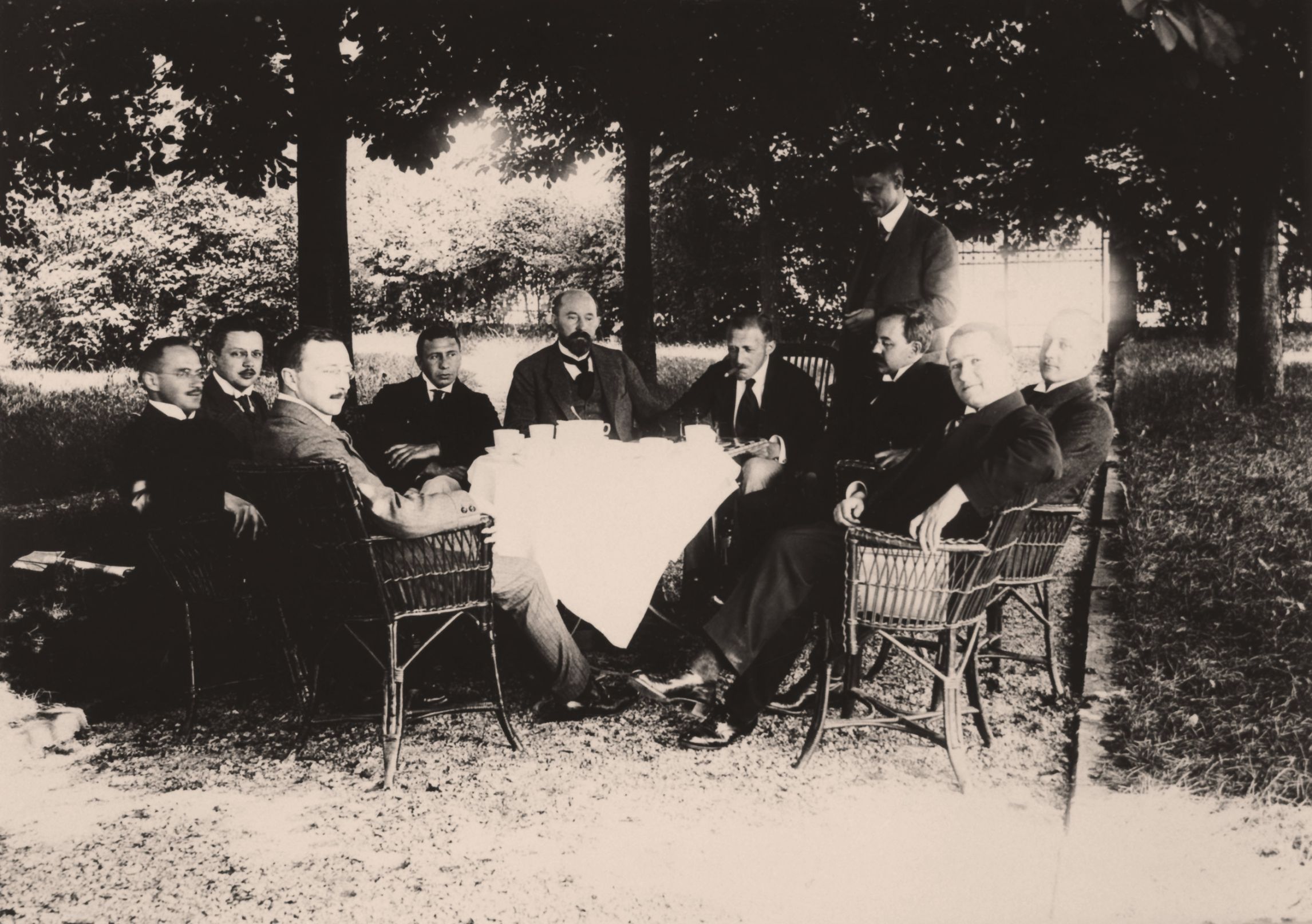 Historisches Bild einer Herrenrunde