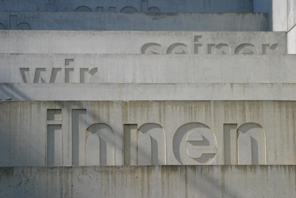 Worte in Beton