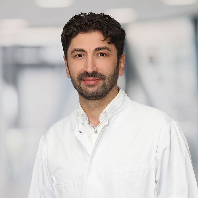 Dr. Sadik Saman