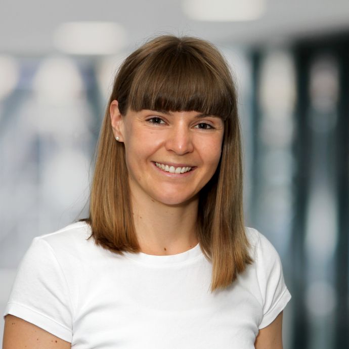 Frau Simone Schweda
