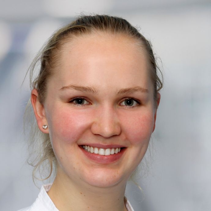 Frau Rebecca Cino