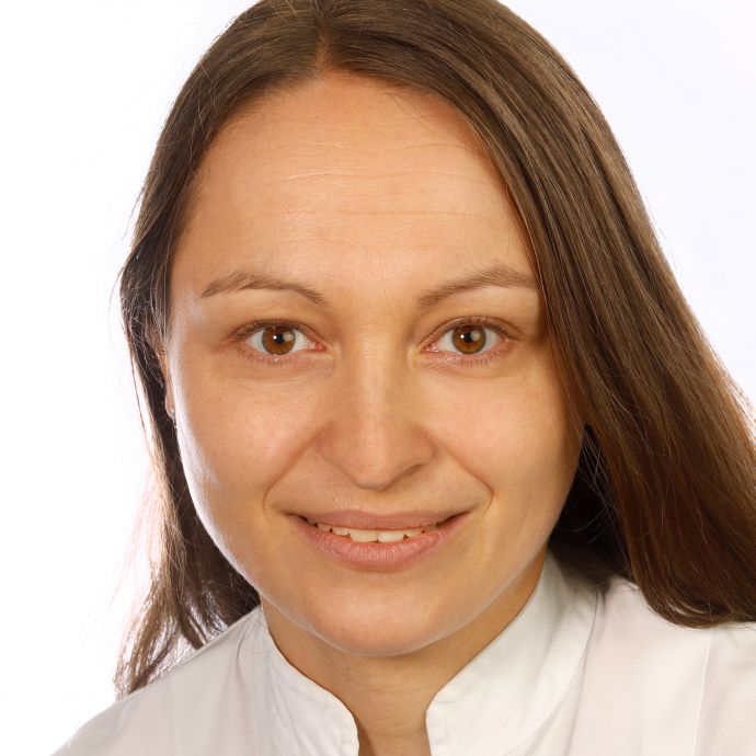 Dr. Lena Gonser