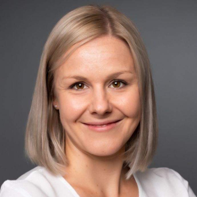 Frau Janina Fausel