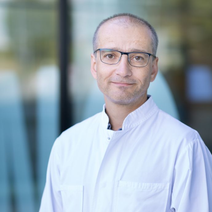 Dr. Thomas Breuer