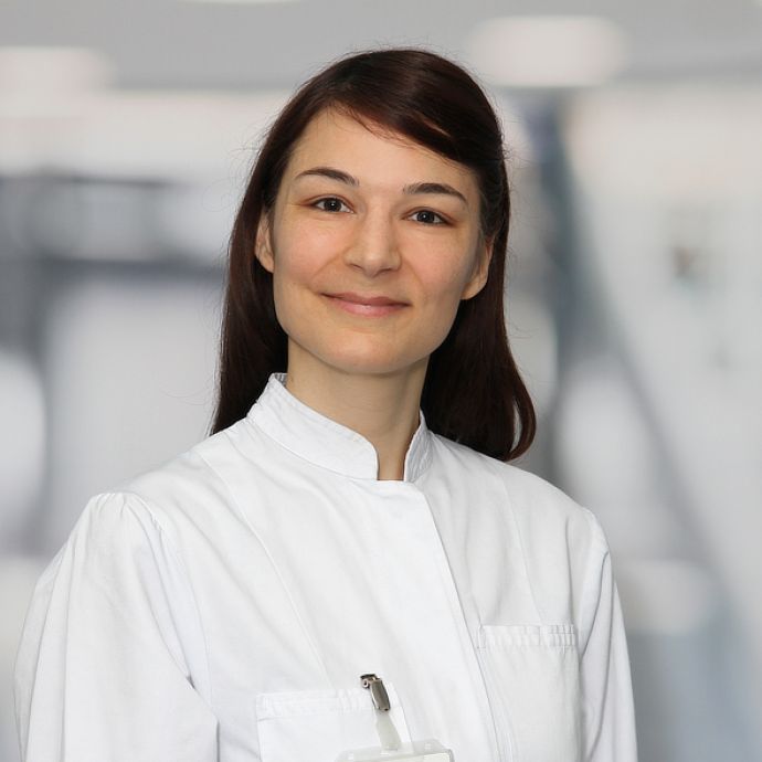 Dr. Stefanie Hayer