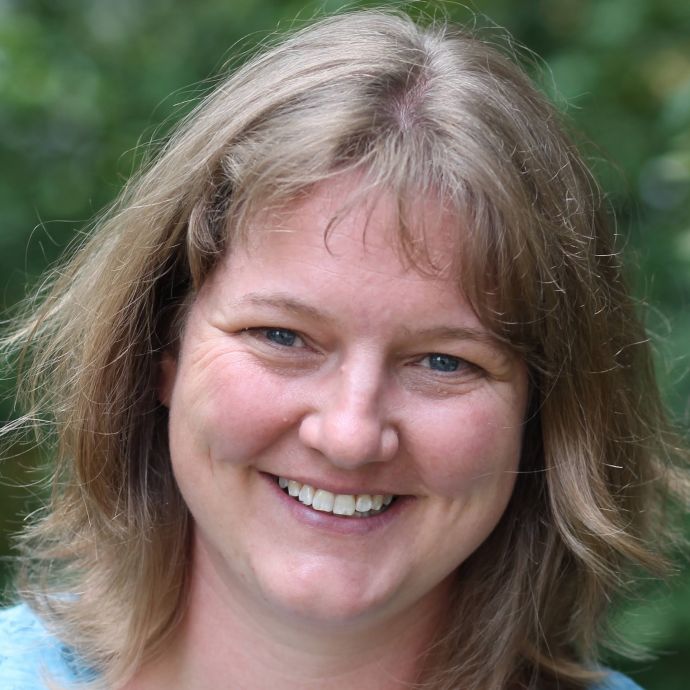 Frau Carina Walther