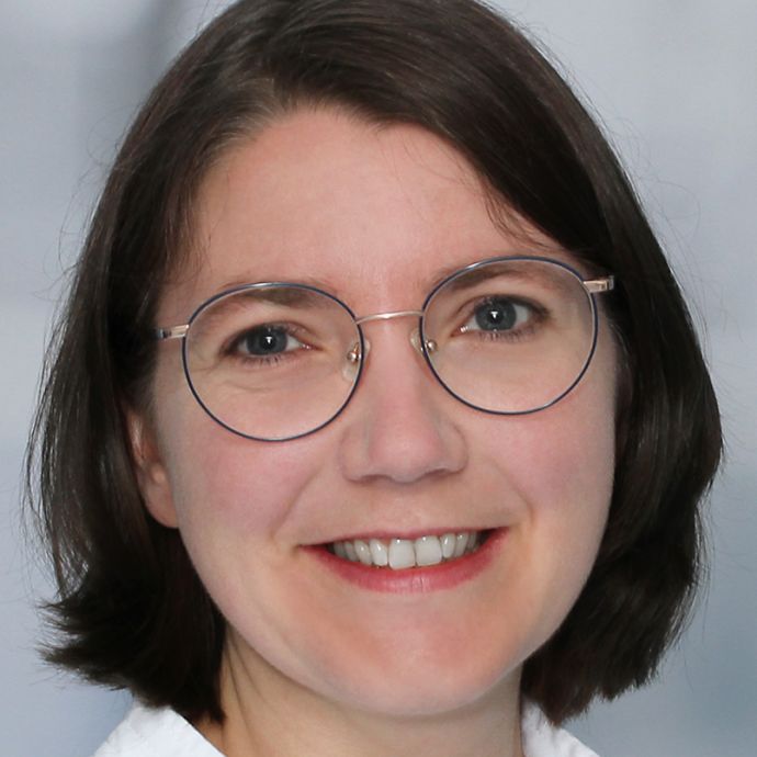 Dr. Lena Zeltner
