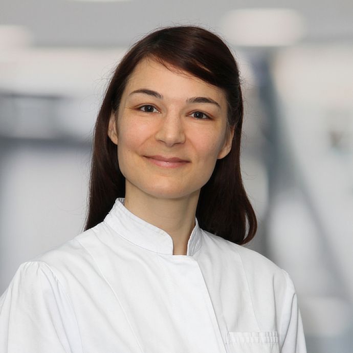 Dr. Stefanie Hayer