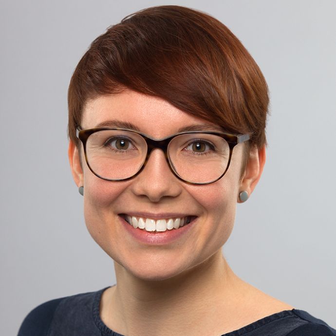 Frau Dr. Anna Wolff