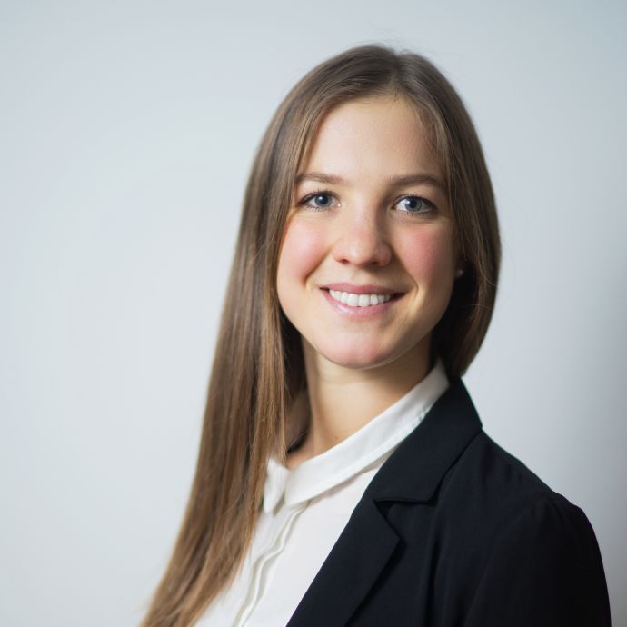 Frau Lena Riedl