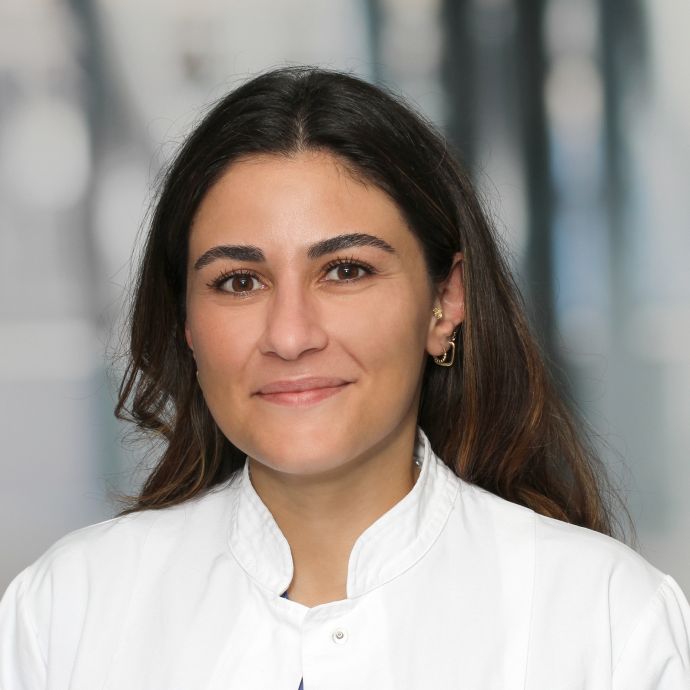 Frau Yagmur Yener