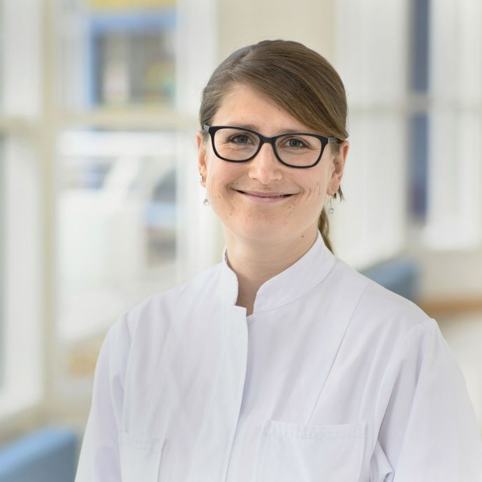 Dr. Julia Hilbert