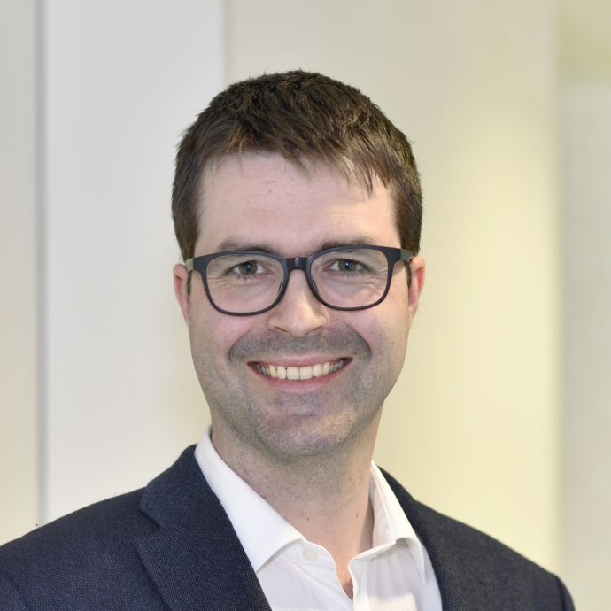 Dr. Roland Koch